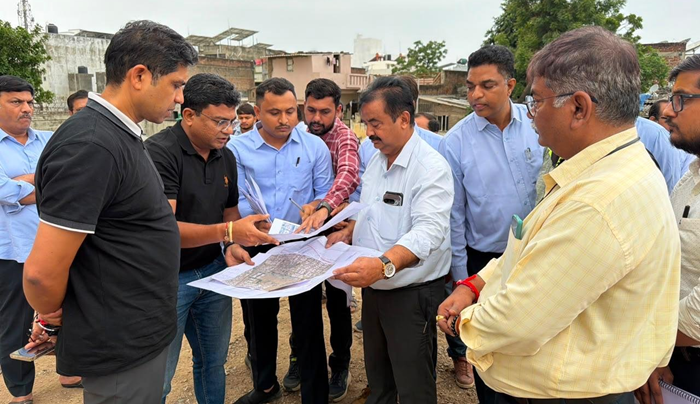 Amdavad Municipal Corporation commissioner inspects site of new auditorium